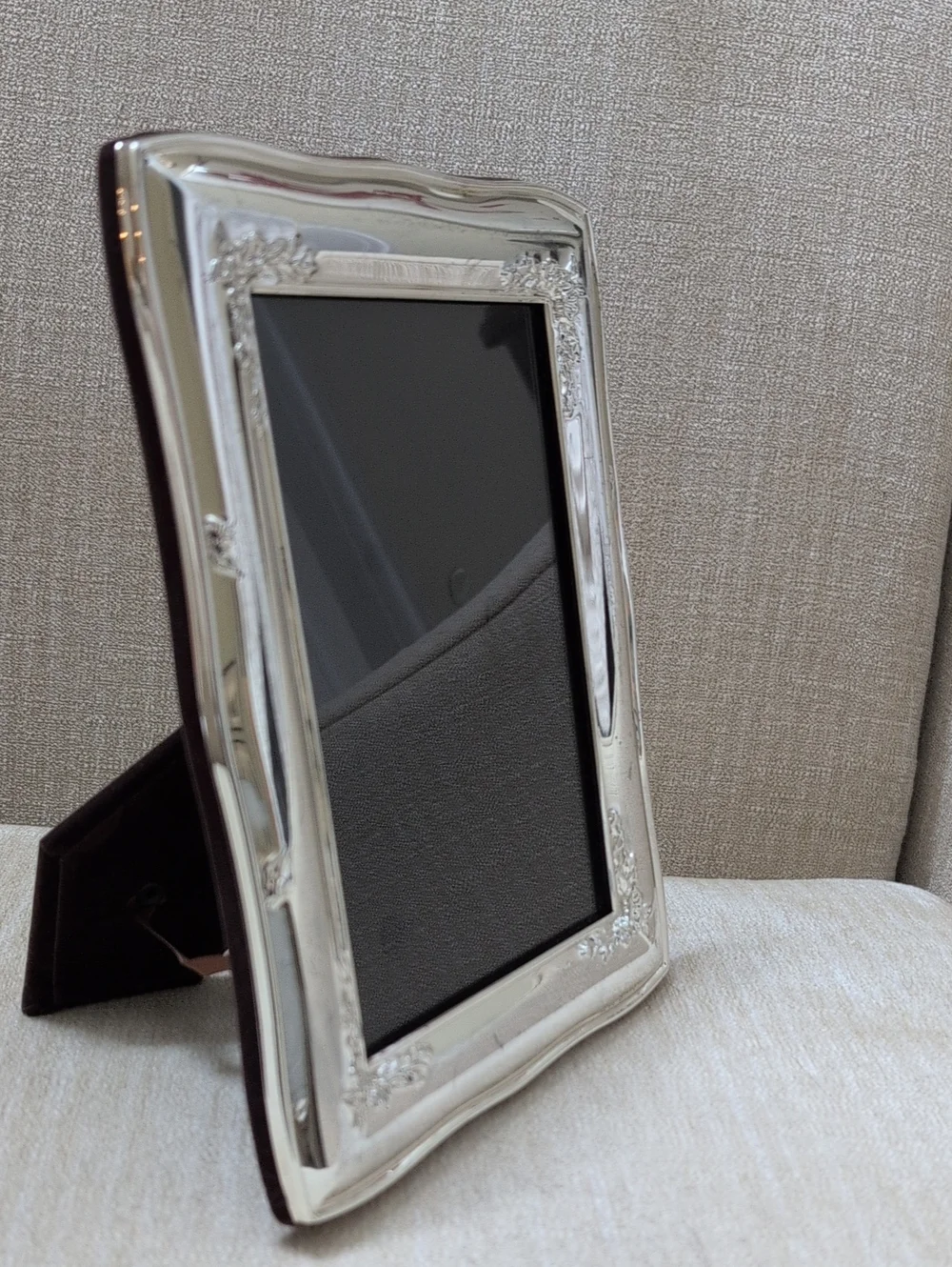 Vintage Silver Ornate Photo Frame - Elegant Home Accent 5 x 7 Photo Opening